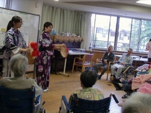 「民謡を踊ろう」の様子