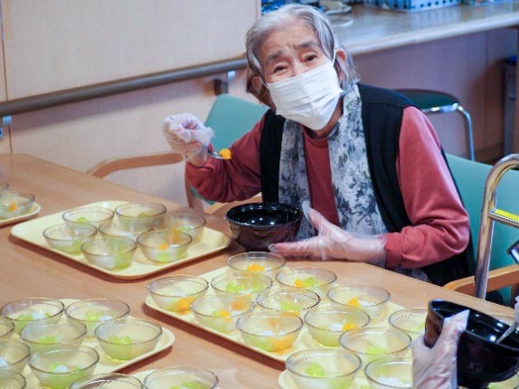 季節のおやつ作り(8月)〈特養〉
